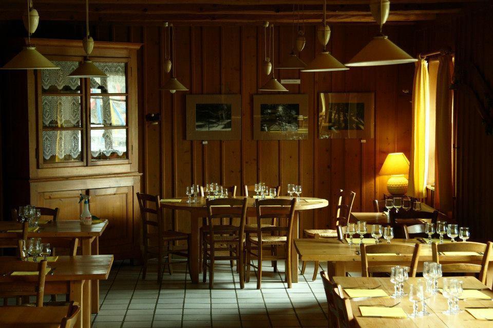 Auberge De La Perdrix Hauterive-la-Fresse Ngoại thất bức ảnh