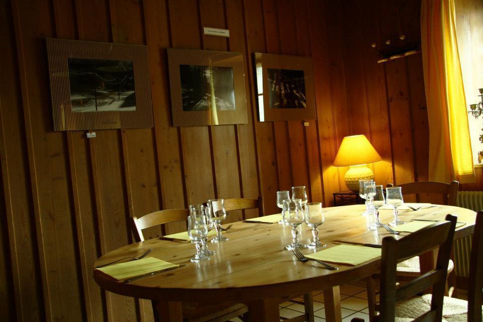 Auberge De La Perdrix Hauterive-la-Fresse Ngoại thất bức ảnh