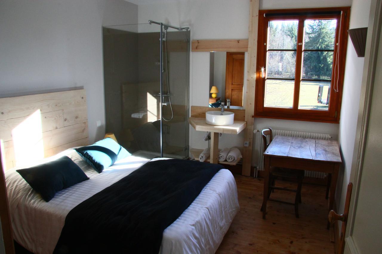 Auberge De La Perdrix Hauterive-la-Fresse Ngoại thất bức ảnh