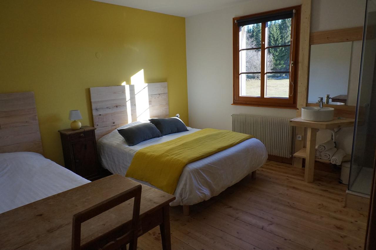 Auberge De La Perdrix Hauterive-la-Fresse Ngoại thất bức ảnh