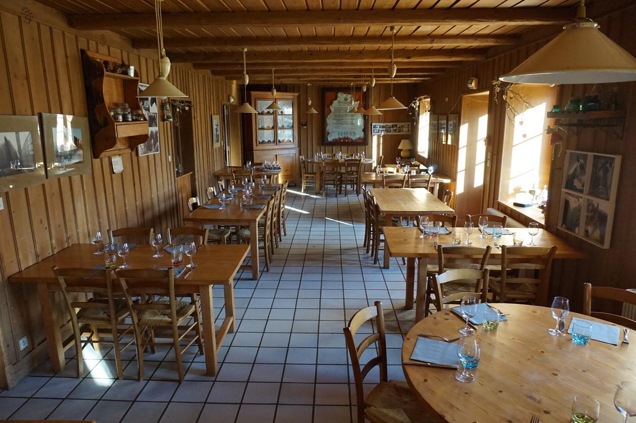 Auberge De La Perdrix Hauterive-la-Fresse Ngoại thất bức ảnh