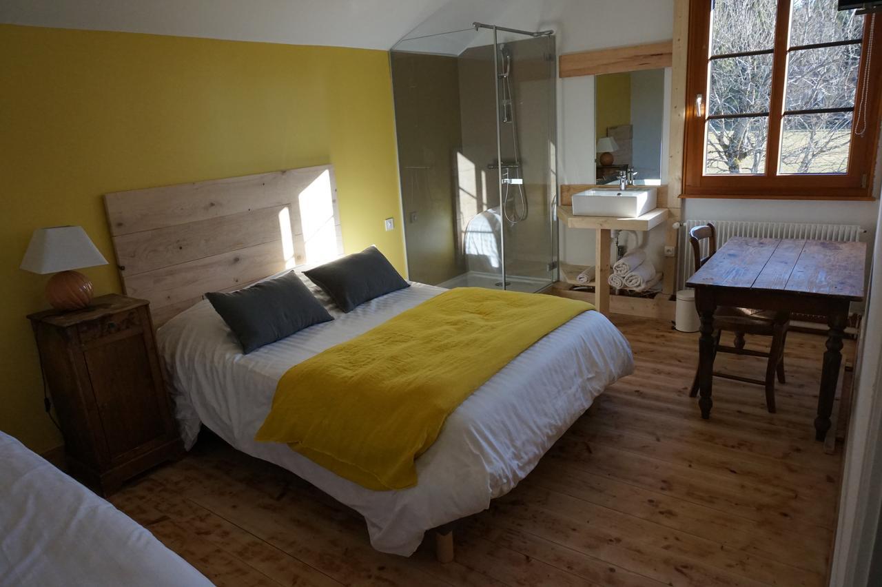 Auberge De La Perdrix Hauterive-la-Fresse Ngoại thất bức ảnh