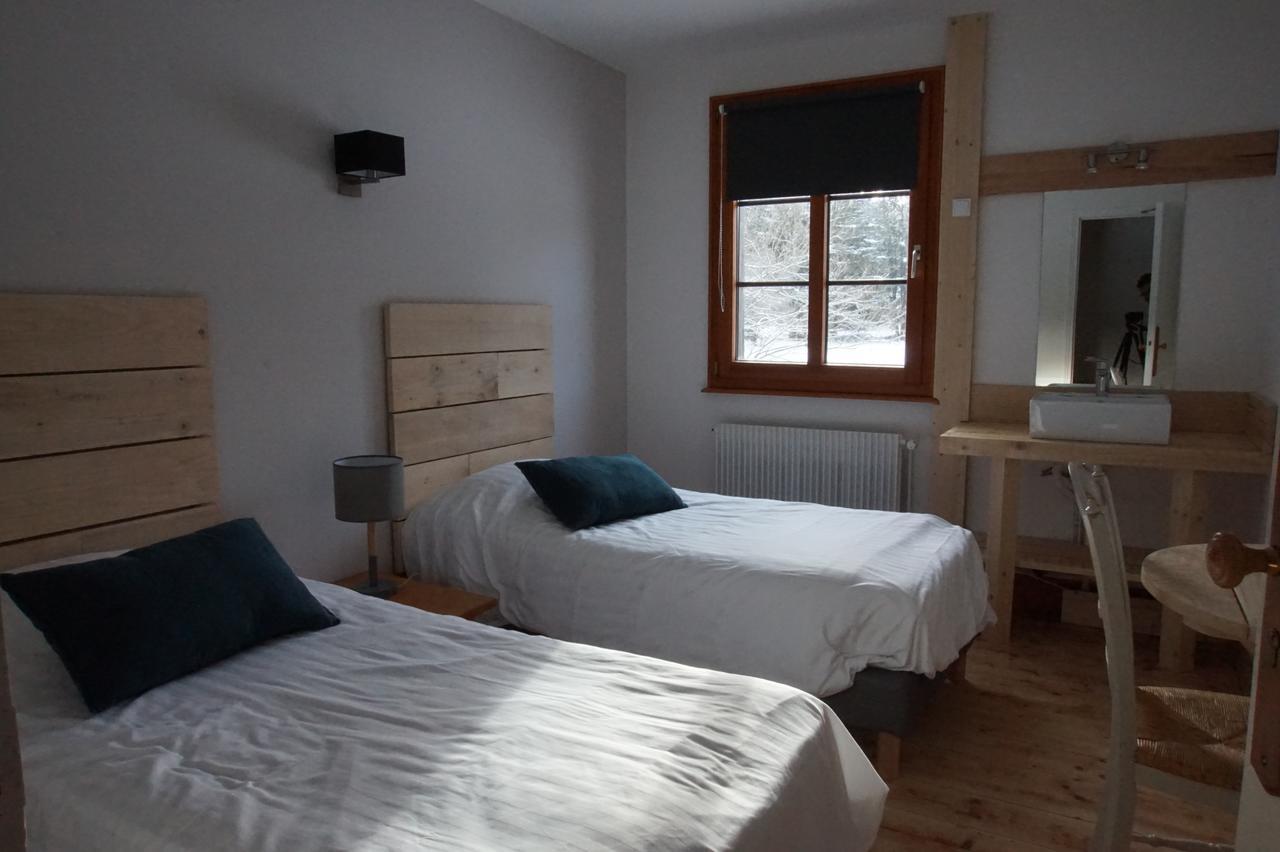 Auberge De La Perdrix Hauterive-la-Fresse Ngoại thất bức ảnh