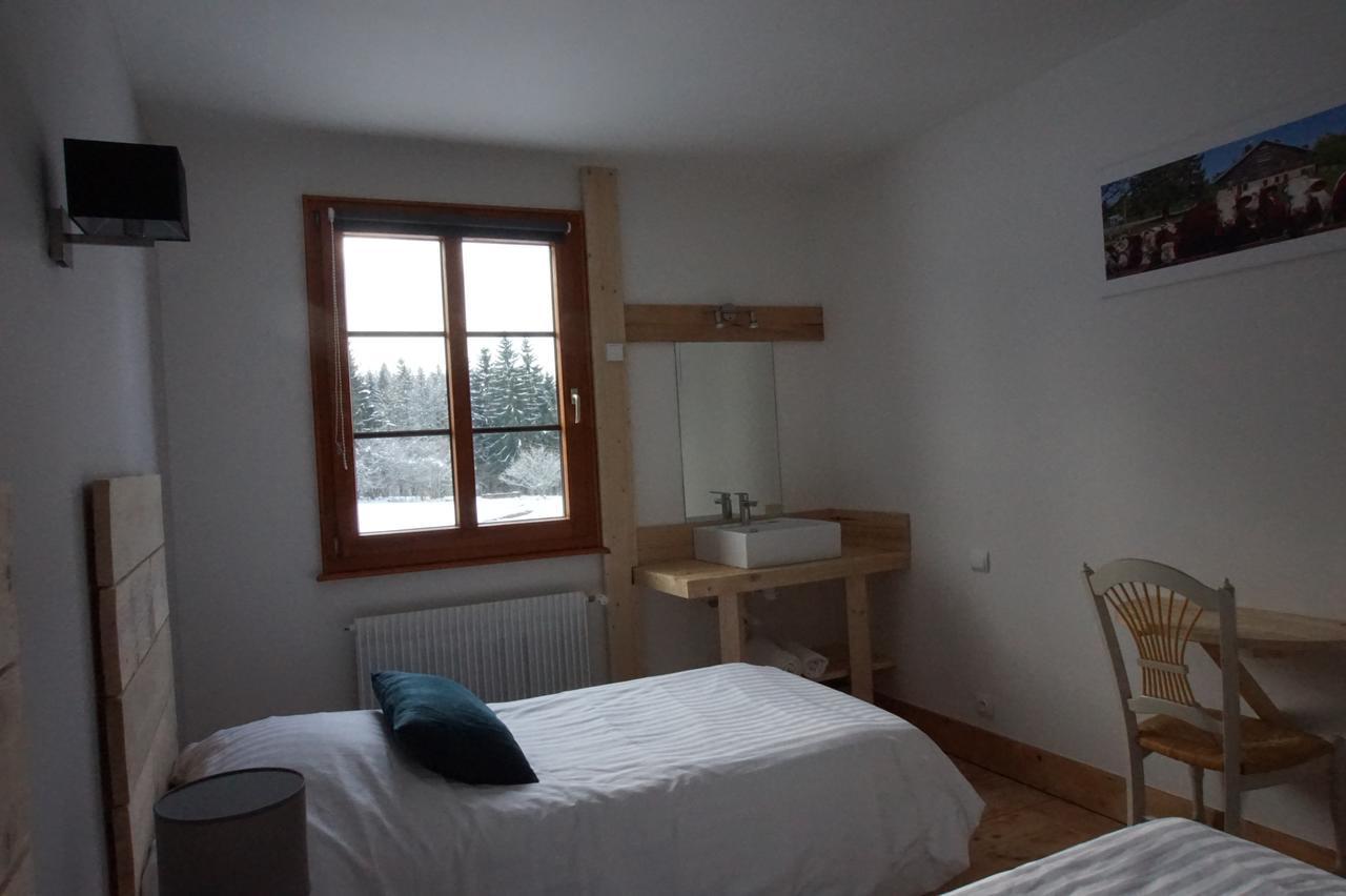 Auberge De La Perdrix Hauterive-la-Fresse Ngoại thất bức ảnh