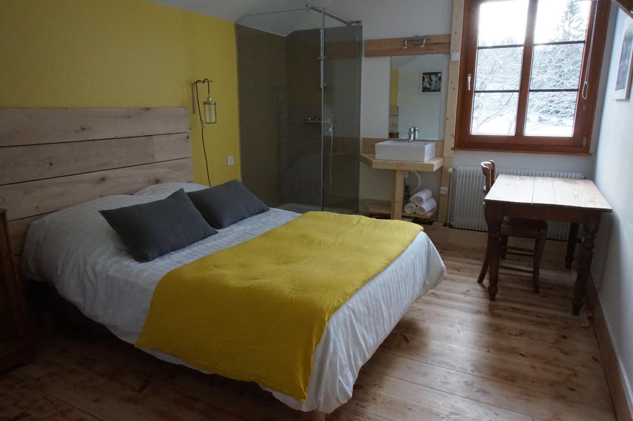 Auberge De La Perdrix Hauterive-la-Fresse Ngoại thất bức ảnh
