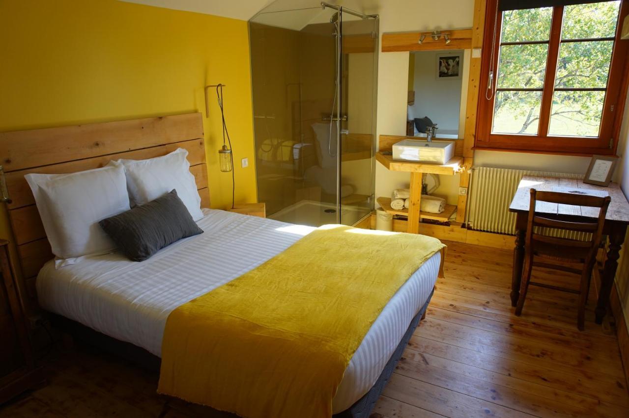 Auberge De La Perdrix Hauterive-la-Fresse Ngoại thất bức ảnh