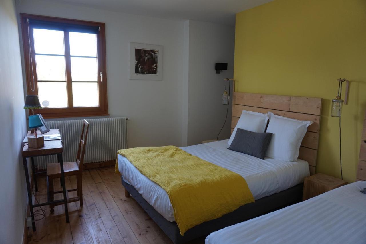 Auberge De La Perdrix Hauterive-la-Fresse Ngoại thất bức ảnh